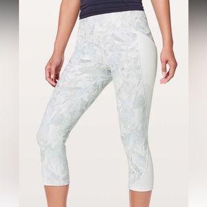 lululemon Breezy Dot Crop 19”